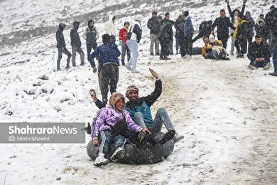 گزارش تصویری | شادی مردم مشهد از بارش برف پاییزی