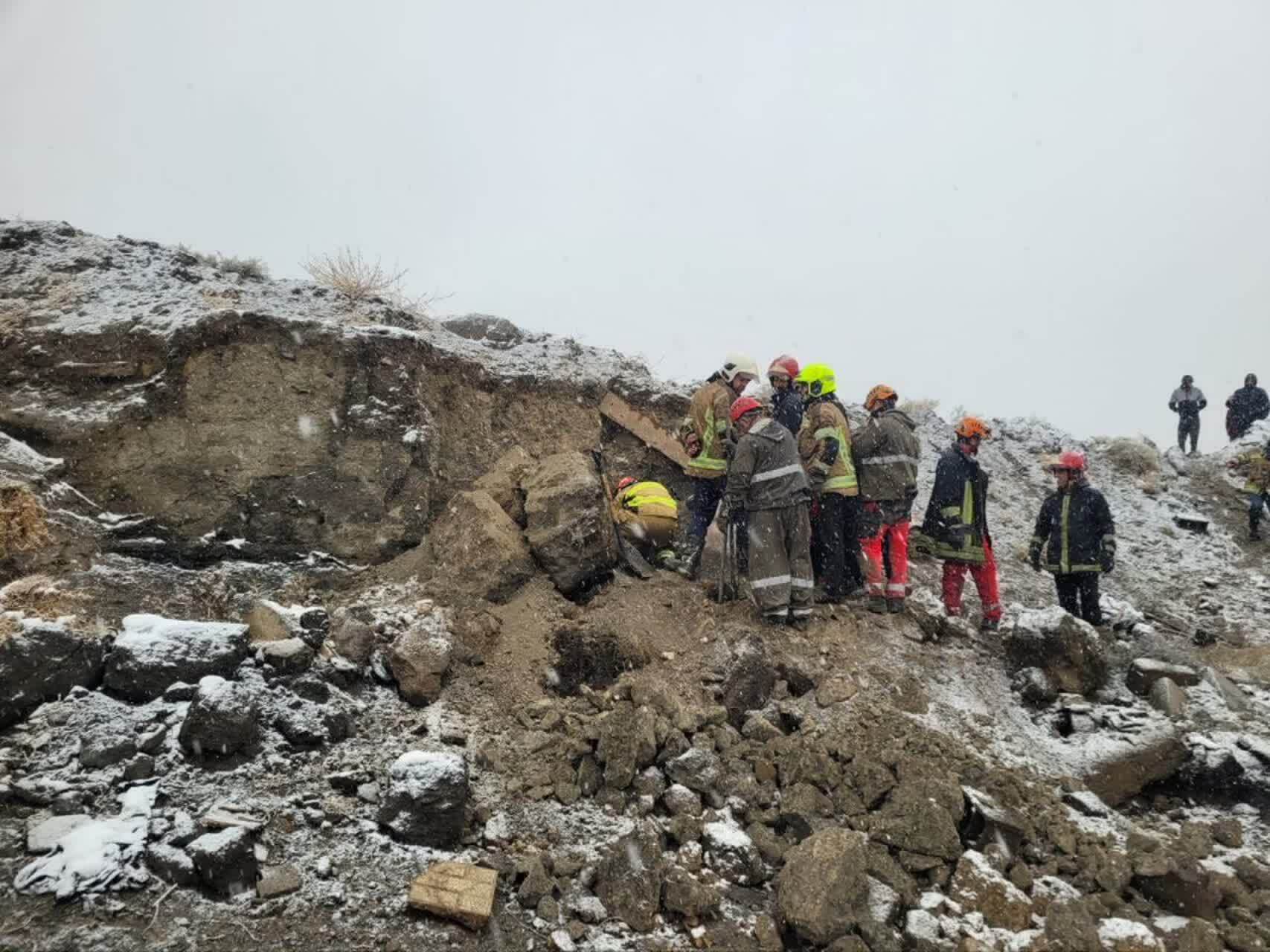 جان باختن یک کارتنخواب بر اثر ریزش سقف حفره در مشهد (۲۸ آذر ۱۴۰۴) جان باختن یک کارتنخواب بر اثر ریزش سقف حفره در مشهد (۲۸ آذر ۱۴۰۴)