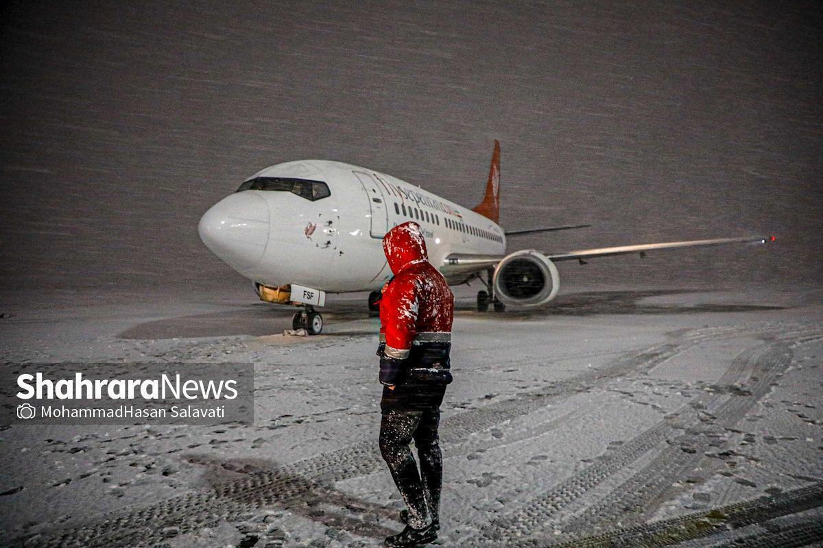 وضعیت پرواز‌های فرودگاه هاشمی‌نژاد مشهد پس از بارش برف شب گذشته تا صبح امروز اعلام شد (۲۹ آذر ۱۴۰۴)