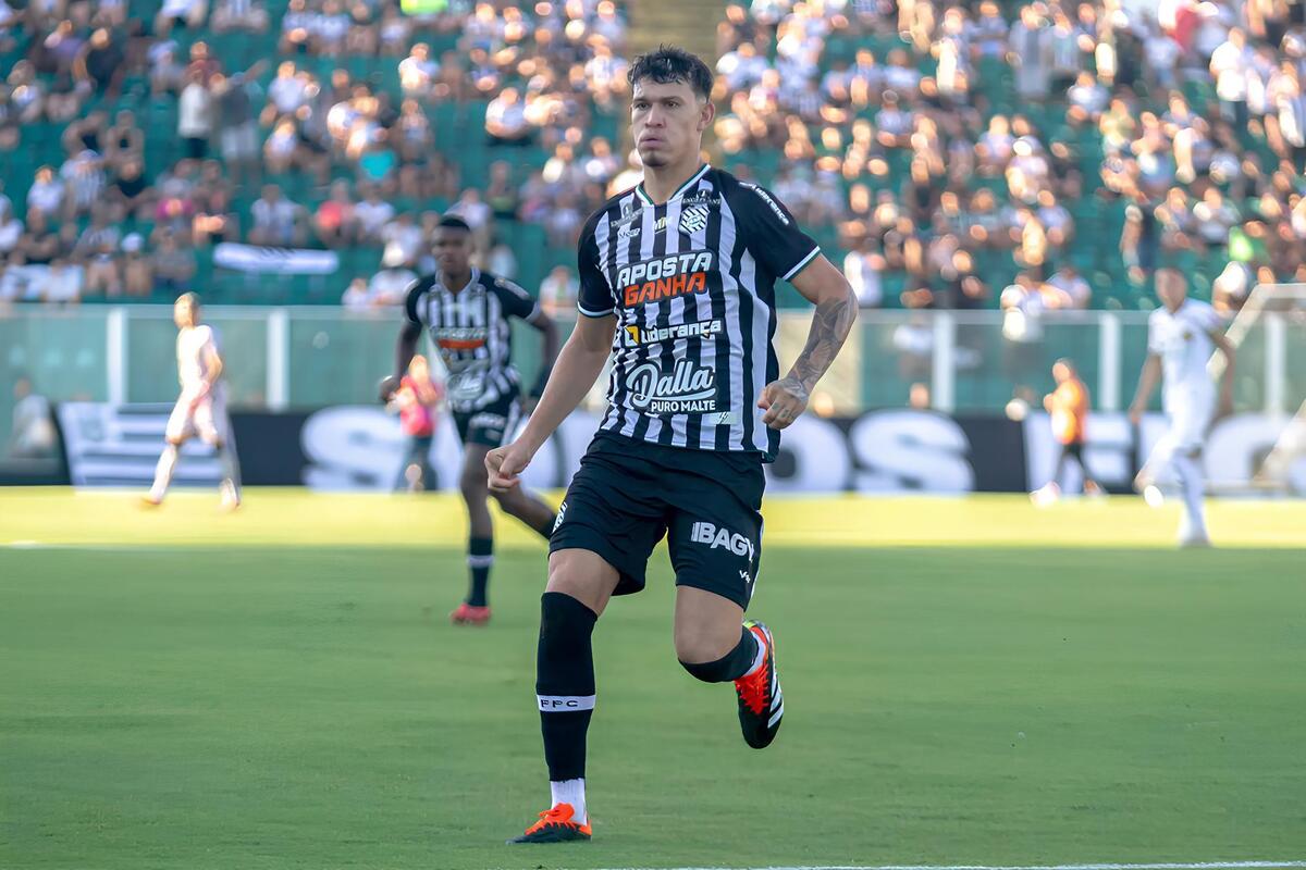 کریستین رناتو، گزینه مدنظر پرسپولیس، کیست؟ | رزومه و باشگاه‌های سابق