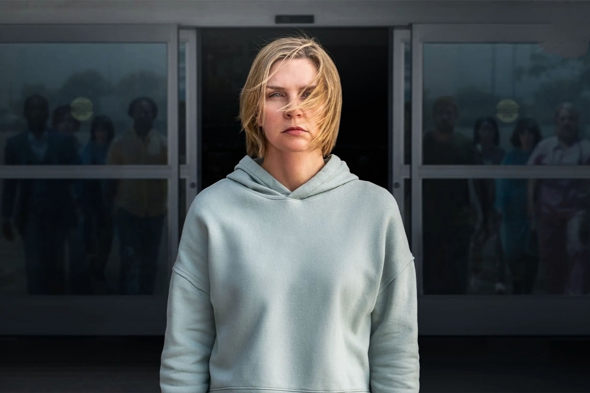 اپیزود چهارم سریال علمی‎‌تخیلی پلوریبوس «Pluribus» با نام «Please, Carol» بار دیگر پیچیدگی‌های روان‌شناختی و اخلاقی جهان هم‌ذهنی (Hive Mind) را به تصویر می‌کشد.