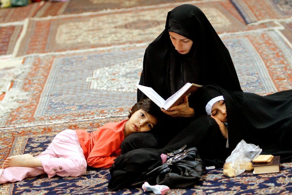 یک استاد دانشگاه با اشاره به اینکه حضرت فاطمه زهرا (س)، بهترین و کامل‌ترین الگوی تربیت اسلامی برای زنان و مادران در همه زمان‌ها و مکان‌ها است، بر ضرورت تربیت فاطمی کودکان در خانواده تاکید کرد.