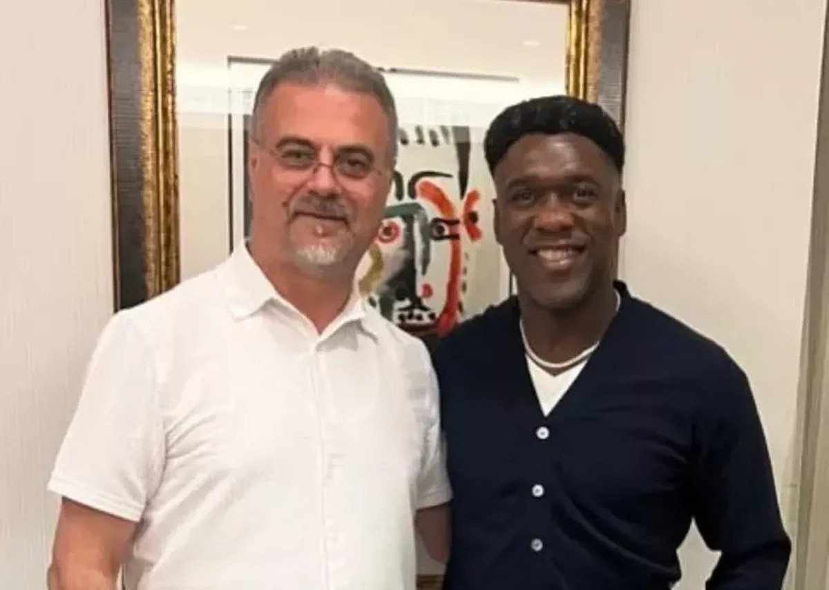 کلارنس سیدورف، مشاور باشگاه استقلال برای دربی به ایران نمی‌آید و برای برگزاری قرعه کشی جام جهانی به آمریکا سفر خواهد کرد.