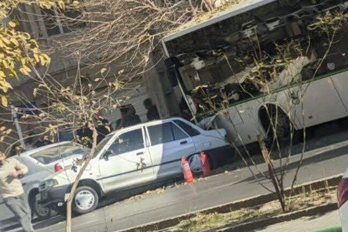 سازمان اتوبوسرانی مشهد با انتشار اطلاعیه‌ای نسبت به حادثه تصادف اتوبوس شهری در بلوار رضویه توضیحاتی ارائه داد.