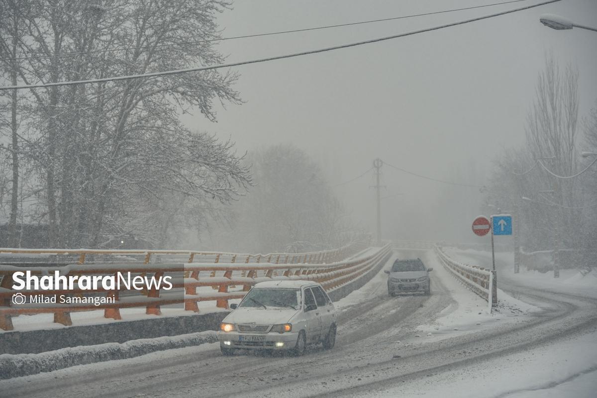 جاده‌های خراسان رضوی در سرمای زمستان، برفی و لغزنده است (۳۰ آذر ۱۴۰۴)