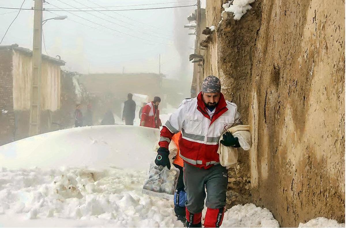 هلال‌احمر خراسان رضوی: تعداد حادثه‌دیدگان برف در جاده‌های خراسان رضوی افزایش یافته است | ادامه آماده‌باش تیم‌های امداد و نجات (۳۰ آذر ۱۴۰۴)