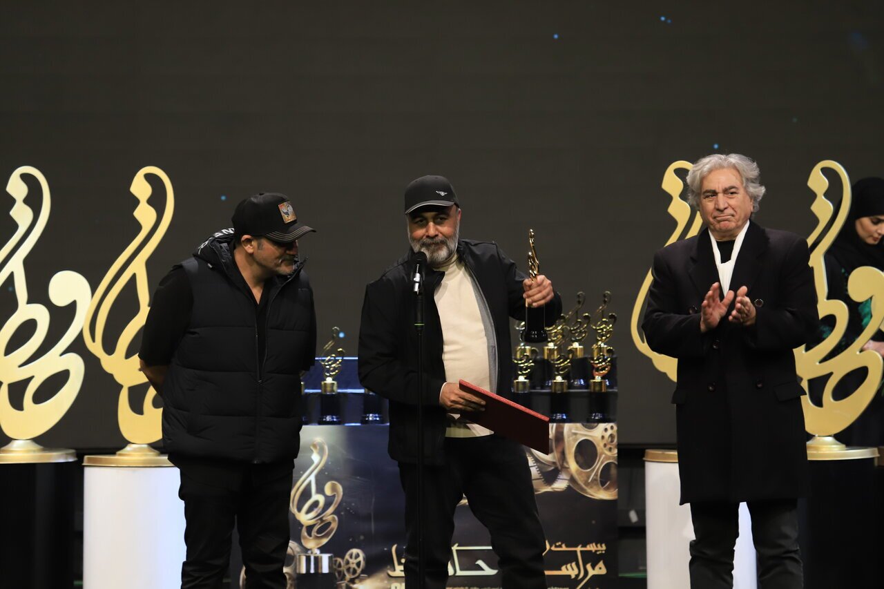 برگزیدگان مشهدی در جشن حافظ ۱۴۰۴ | عطاران و عبدالرزاقی در سریال کارگردان مشهدی خوش درخشیدند