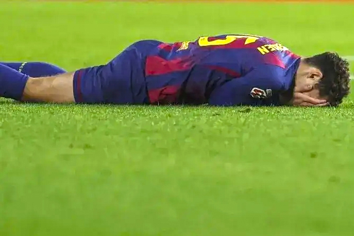 مدافع بارسلونا رباط صلیبی داد