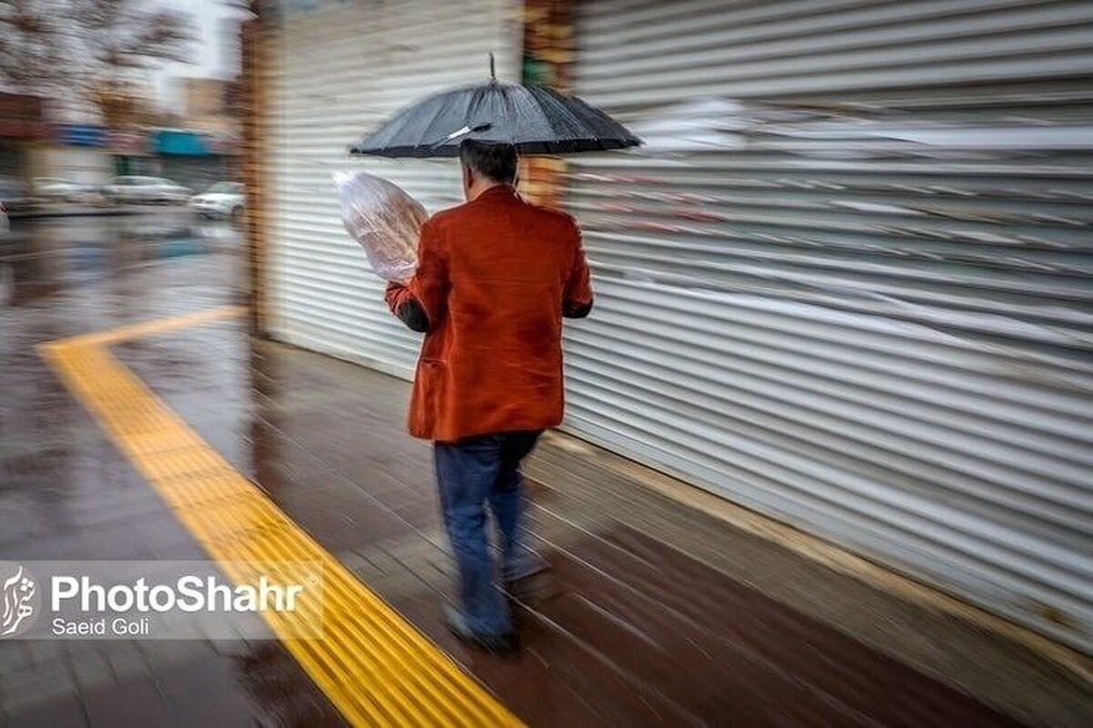 کشور، امروز (سه‌شنبه، ۴ آذر ۱۴۰۴) شاهد اختلاف دمای قابل‌توجهی در استان‌های مختلف است؛ همزمان که نوار شمالی با کاهش دما و هوای ابری روبه‌روست، مناطق جنوبی همچنان در گرمای نزدیک به ۳۰ درجه و غبار محلی به سر می‌برند.