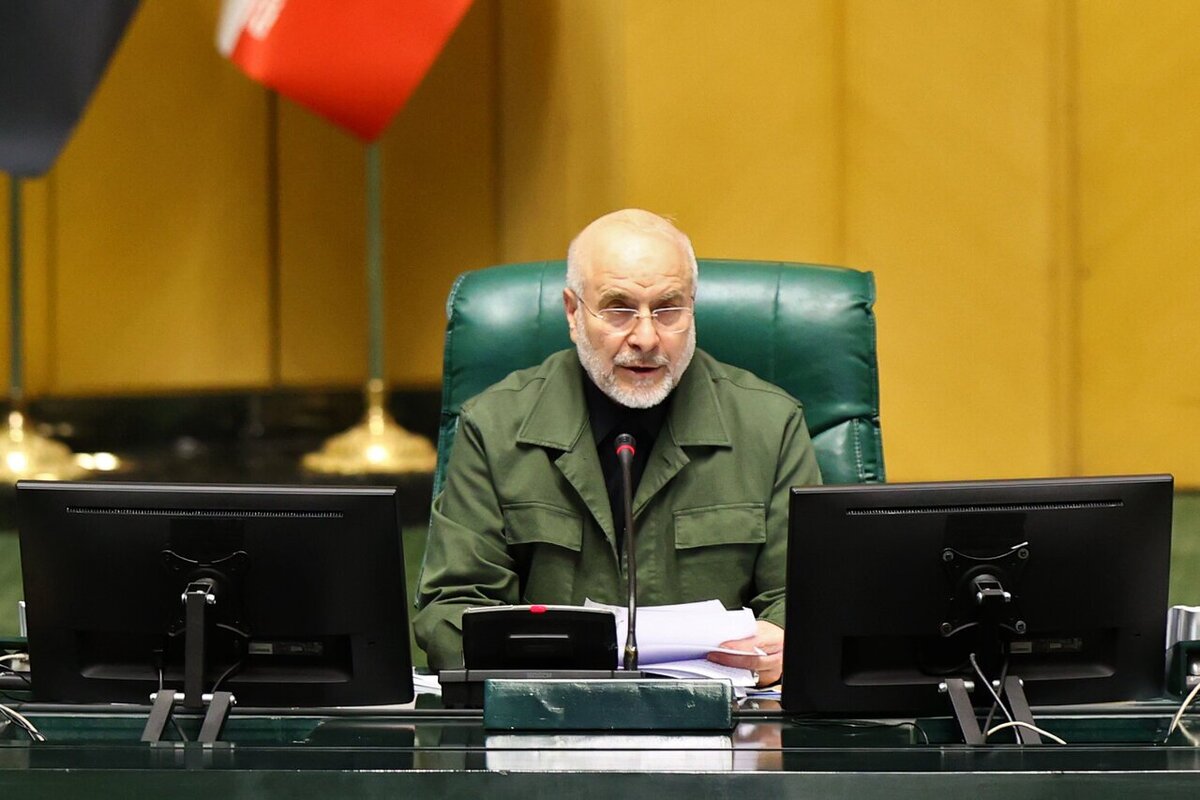 رئیس مجلس شورای اسلامی با تشکر از دولت برای ایجاد زمینه‌های اجرای کالابرگ الکترونیک با شیوه جدید، گفت: در شیوه جدید پرداخت کالابرگ، قیمت کالا در طول سال ثابت نگه داشته و در فاز اول سه دهک از ۷ دهک مشمول این طرح خواهند شد.