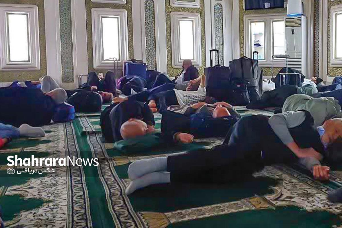 تغییر ناگهانی زمان حرکت قطار‌های مشهد_ تهران اعتراض مسافران را به دنبال داشت. تأخیری که به گفته شهروندان بیش از چهارساعت مسافران را اول و دوم آذرماه در سالن انتظار ایستگاه راه آهن مشهد سرگردان، بلاتکلیف و منتظر گذاشت.