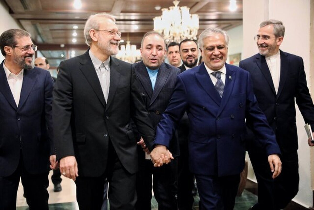 دبیر شورای عالی امنیت ملی ایران خواستار رفع موانع موجود و تسهیل مسیر تعاملات اقتصادی با پاکستان شد و هدف‌گذاری افزایش مبادلات تا سقف ۱۰ میلیارد دلار را دست‌یافتنی دانست.