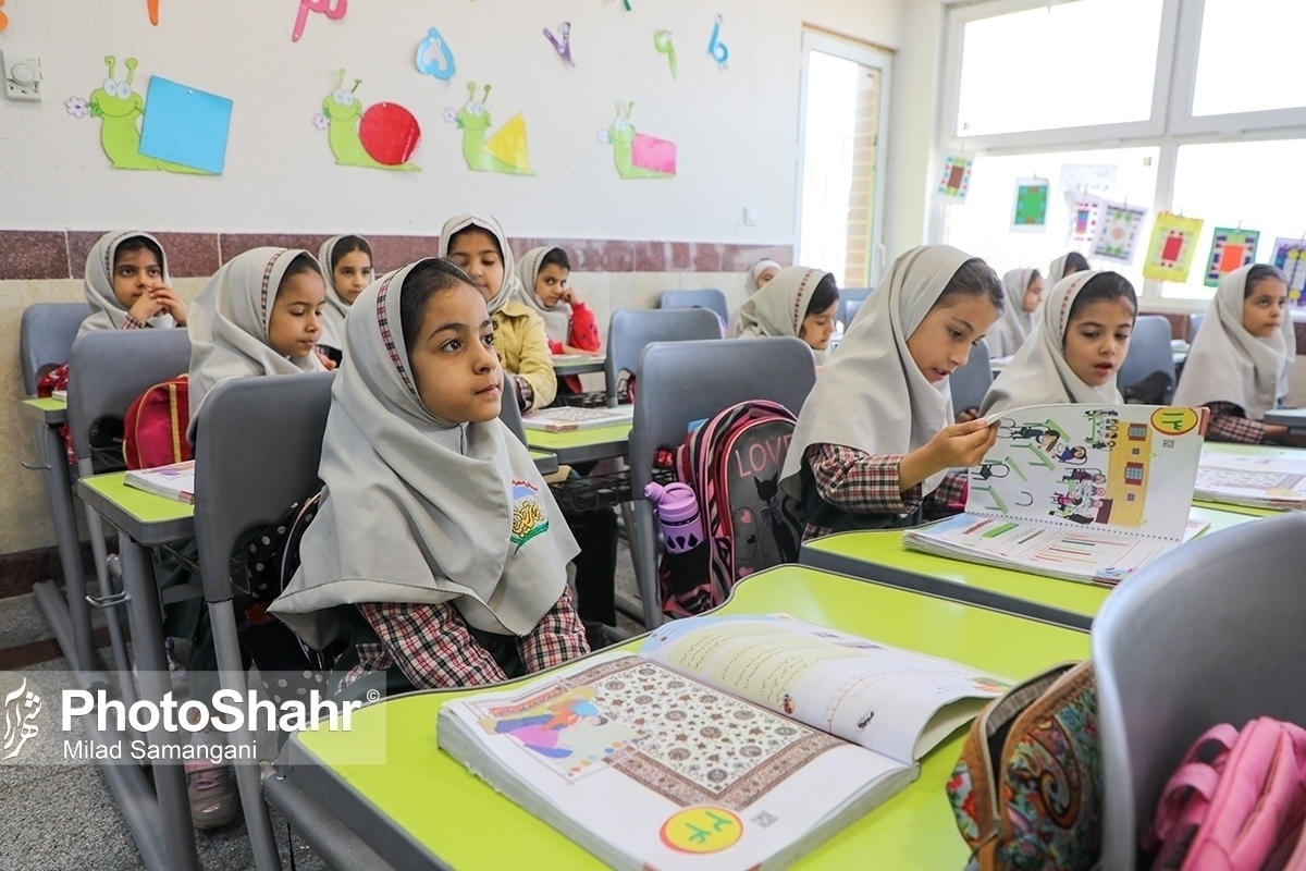 مدیرکل امور تربیتی، مشاوره و مراقبت در برابر آسیب های اجتماعی آموزش و پرورش گفت: هدف ما از پایش مستمر دانش‌آموزان، شناسایی دقیق و مداخله به‌هنگام در فرآیند غربالگری و خدمات مشاوره‌ای در مورد دانش‌آموزانی است که نیازمند توجه بیشتر هستند.