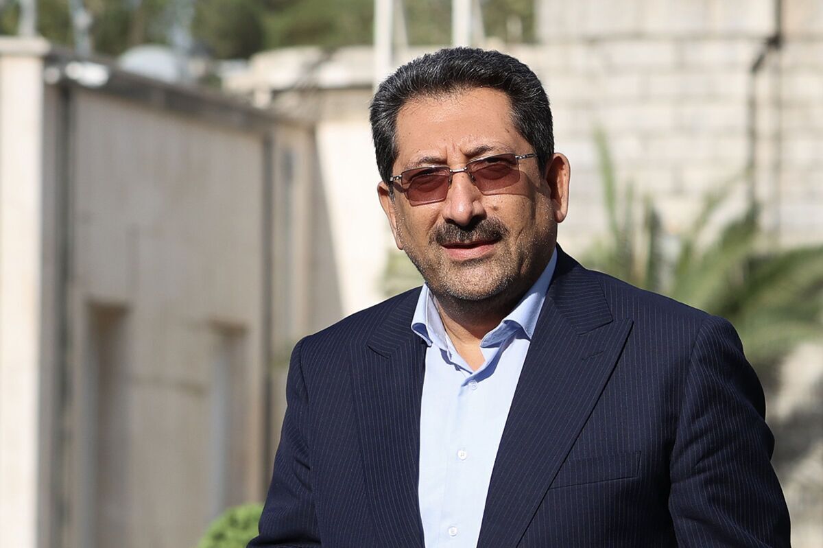 وزیر صنعت، معدن و تجارت برای شرکت در اجلاس وزیران کشورهای عضو «سازمان همکاری‌های اکو» که نخستین بار پس از ۲۰ سال در سطح وزرا برگزار می‌شود، به ترکیه سفر کرد.