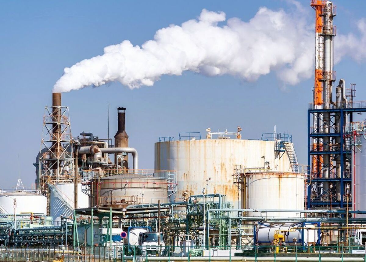 سازمان بورس با ارسال نامه‌ای رسمی به وزیر نفت، خواستار اعلام فوری نتیجه اصلاح فرمول قیمت‌گذاری خوراک گاز شد؛ درخواستی که می‌تواند مسیر شفافیت در بازار سرمایه را تعیین کند.