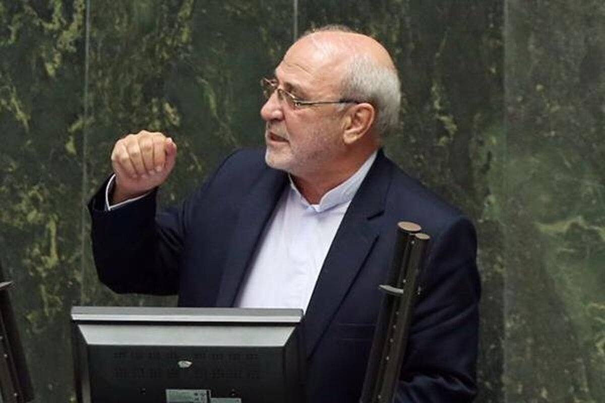 نایب رئیس کمیسیون اصل ۹۰ خواستار بررسی تصویب نامه دولت در موضوع نرخ جدید بنزین شد.