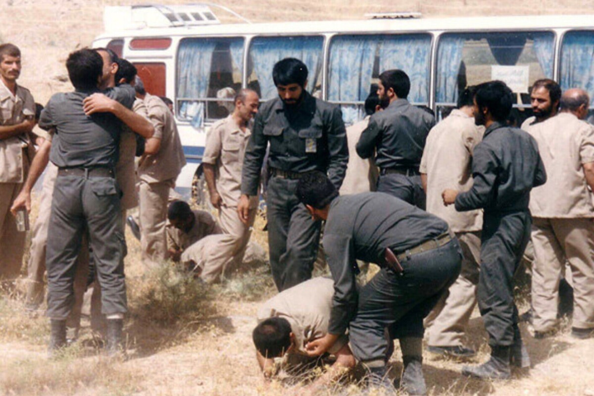 هفت روز وعده‌ای بود که هفت سال طول کشید؛ هفت سالی که دکتر سیدعلی‌اکبر حسینی‌پویا در اسارت نیرو‌های بعثی گذراند و همسرش، مریم شهپر، با صبر و وفاداری مثال‌زدنی چشم‌به‌راه او ماند.