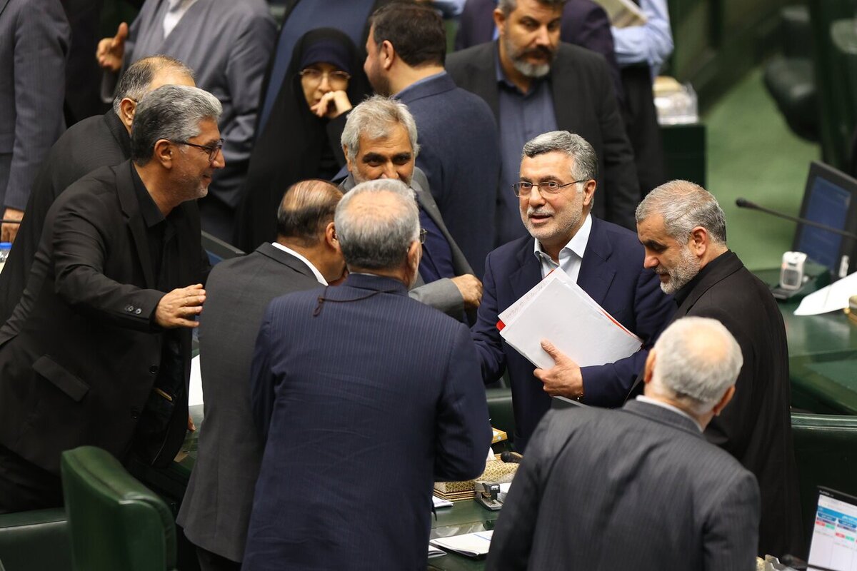 یک عضو هیات رئیسه مجلس شورای اسلامی سوالات تعدادی از نمایندگان از وزرای نیرو، جهاد کشاورزی، آموزش و پرورش و راه و شهرسازی را اعلام وصول کرد.