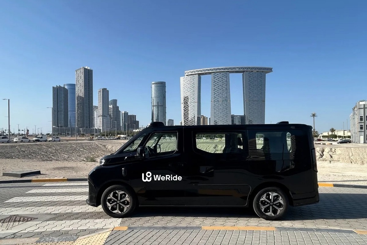 اوبر و WeRide سرویس رباتاکسی خود در ابوظبی را رسماً بدون راننده راه‌اندازی کردند. این نخستین استقرار رسمی خودرو‌های خودران بدون راننده خارج از آمریکا و چین و نقطه عطفی مهم در حمل‌ونقل هوشمند پایتخت امارات است.