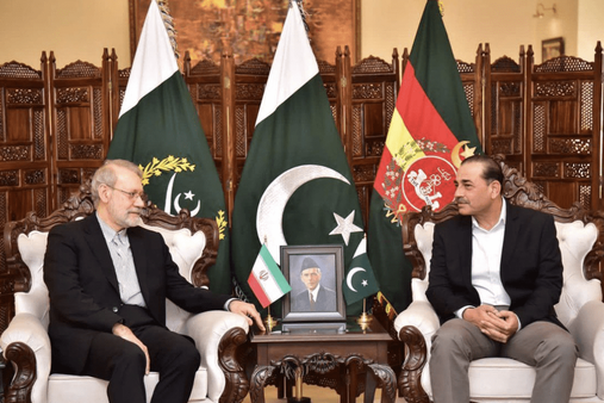 دبیر شورای عالی امنیت ملی در سفر به پاکستان با فرمانده ارتش پاکستان دیدار و گفت‌و‌گو کرد.