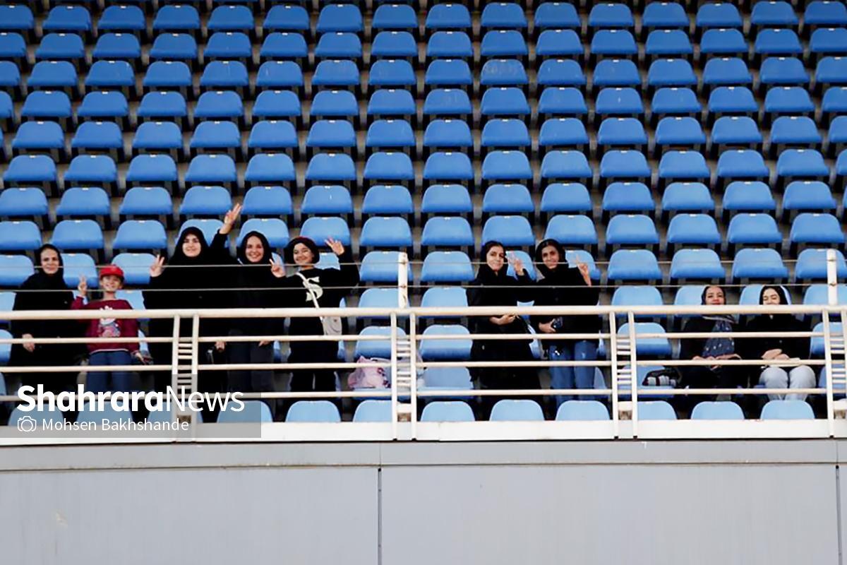 بانوان مشهدی برای تماشای دیدار ابومسلم در لیگ ۳ وارد ورزشگاه امام رضا (ع) شدند.