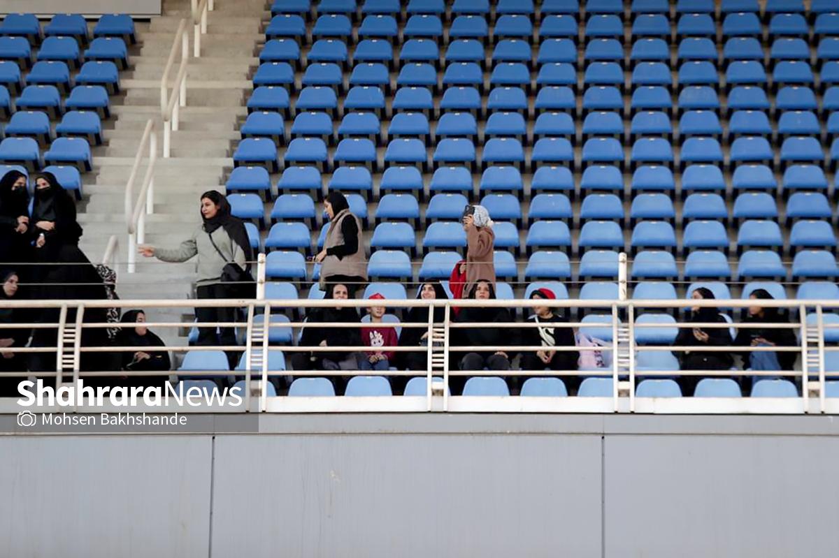 اولین گروه بانوان مشهدی وارد ورزشگاه امام رضا (ع) شدند اولین گروه بانوان مشهدی وارد ورزشگاه امام رضا (ع) شدند