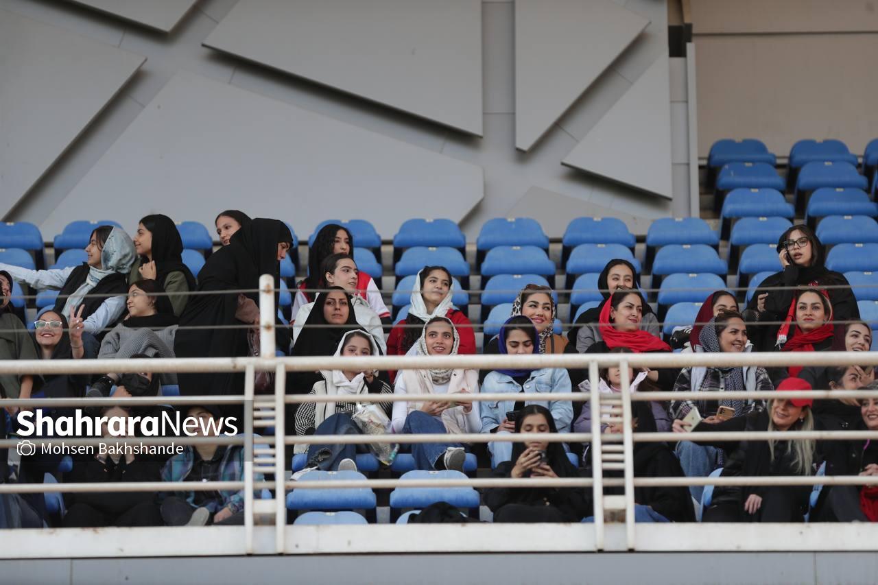 اولین گروه بانوان مشهدی وارد ورزشگاه امام رضا (ع) شدند + عکس اولین گروه بانوان مشهدی وارد ورزشگاه امام رضا (ع) شدند + عکس