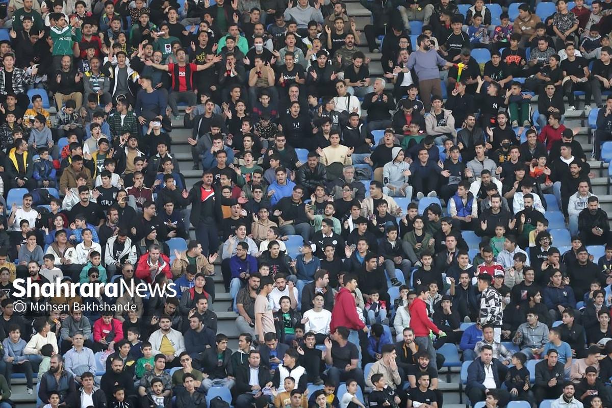 ظرفیت سکوهای تماشاگران ورزشگاه امام رضا(ع) مشهد برای یک مسابقه فوتبال در لیگ سه پُر شد.