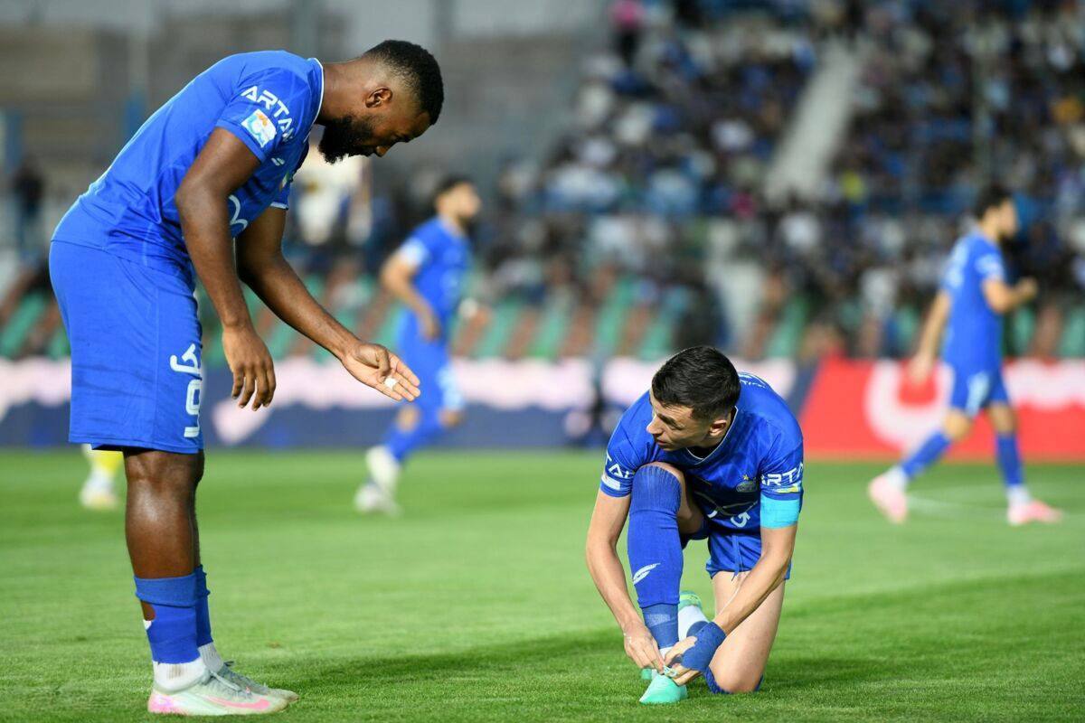 غیبت غیرمنتظره مهاجم هائیتی استقلال در بازی حساس این تیم برابر الوصل، پرسش‌های فراوانی درباره وضعیت این مهاجم هائیتی ایجاد کرده است.