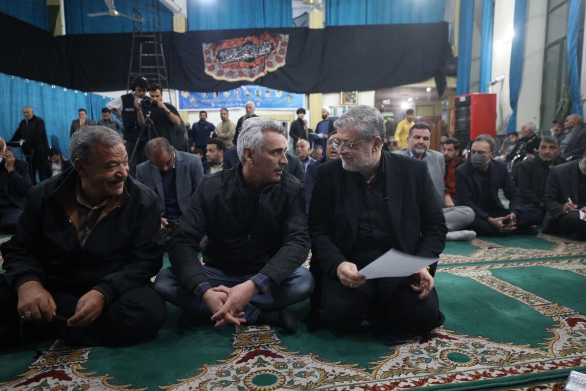 شهردار مشهد در دیدار چهارشنبه‌شب با شهروندان، نیاز شهر به افزایش ناوگان حمل‌ونقل عمومی و ضرورت مشارکت مردم در پرداخت عوارض را تشریح کرد.