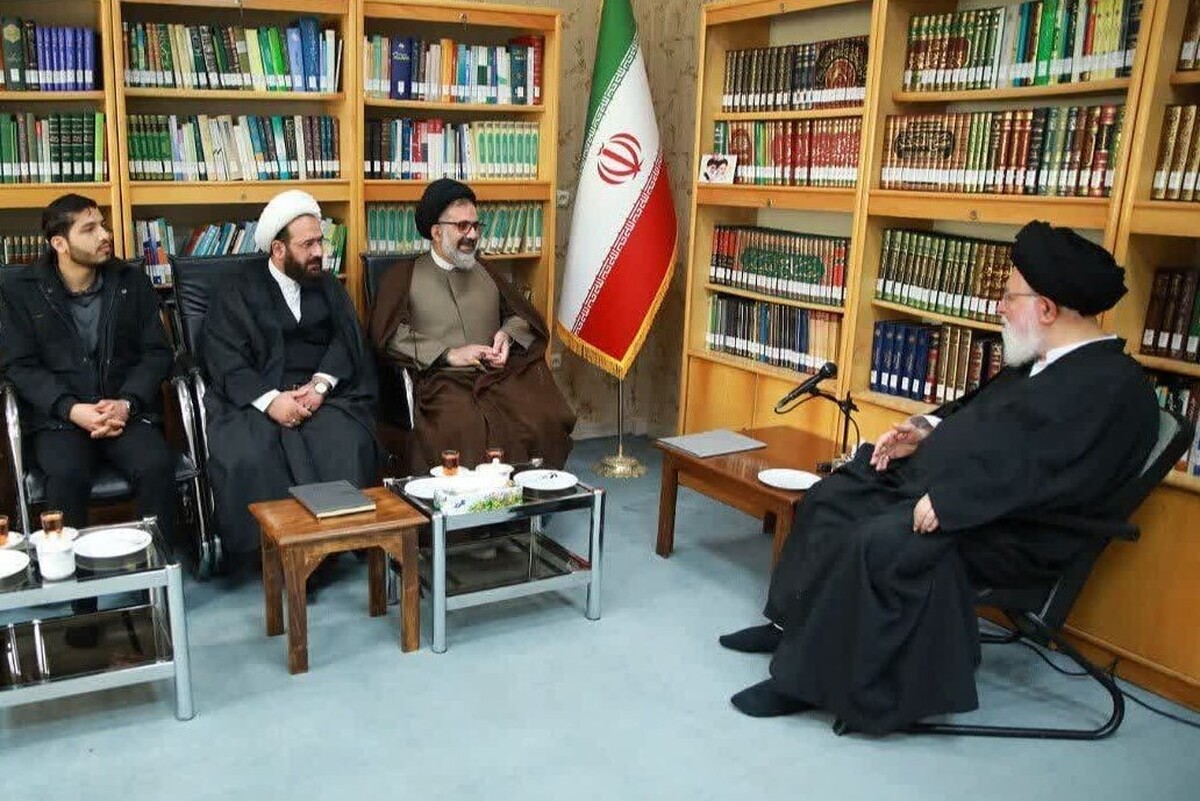 نماینده ولی فقیه در خراسان رضوی با بیان اینکه ماندگارترین ویژگی آیت الله مصباح اخلاص وی بود، گفت: کسانی که در دستگاه قضا مسئولیتی برعهده می‌گیرند خود را تنها یک کارمند صرف نبینند، زیرا آنان مسئولیت‌های مهمتری دارند.