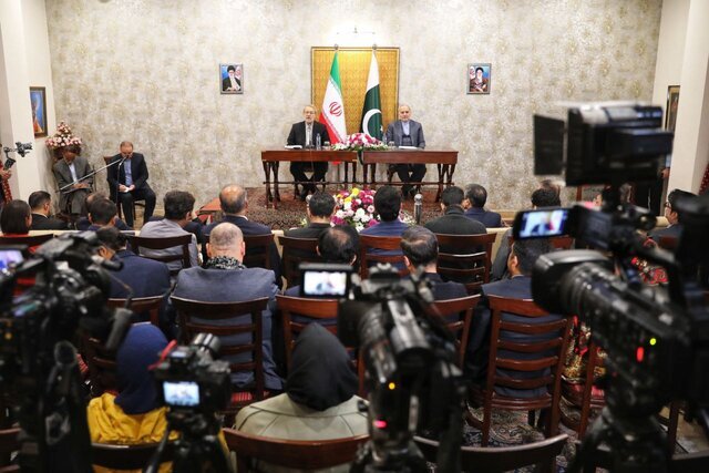 لاریجانی در اسلام آباد: جنگ تحمیلی ۱۲ روزه نتیجه توطئه بلندمدت آمریکا و اسرائیل بود لاریجانی در اسلام آباد: جنگ تحمیلی ۱۲ روزه نتیجه توطئه بلندمدت آمریکا و اسرائیل بود