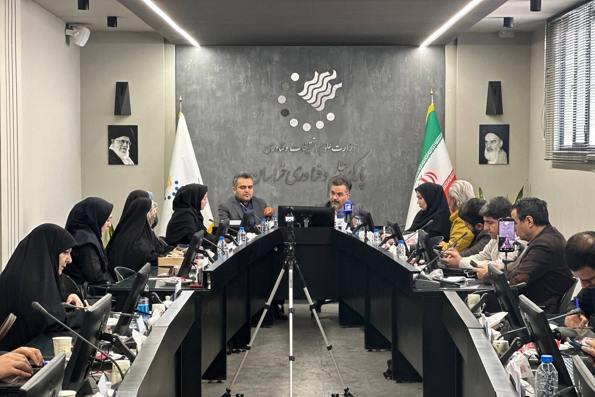 سرپرست پارک علم و فناوری خراسان گفت: برنامه‌ریزی شده تا با حضور ۱۲۰ واحد فناور و نخبگانی، بیست‌وششمین نمایشگاه هفته پژوهش خراسان رضوی در بازه زمانی ۱۸ تا ۲۱ آذر ۱۴۰۴، همه‌روزه از ساعت ۱۰ صبح تا ۱۹ پذیرای بازدیدکنندگان باشد.