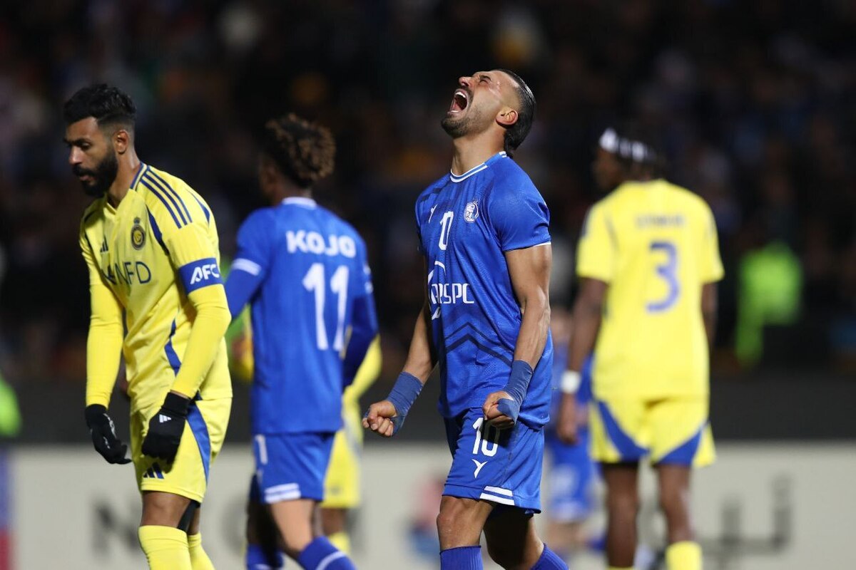 رامین رضاییان با حضور در یک مصاحبه سرپایی، دلخوری خود را از نیمکت‌نشینی اعلام کرد. درعین‌حال شایعاتی درباره احضارش به کمیته انضباطی باشگاه استقلال هم وجود دارد.