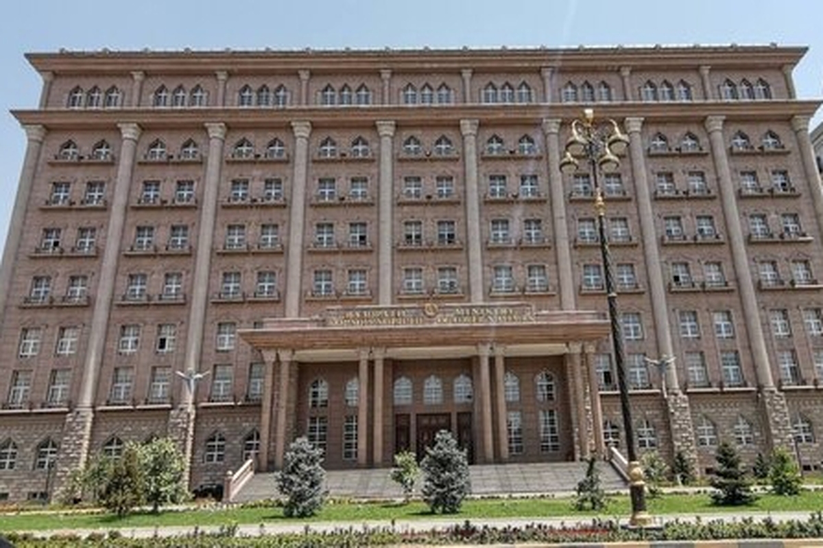 سفارت چین در تاجیکستان اعلام کرد که در حمله پهپادی که از داخل افغانستان انجام شد و یک شرکت چینی را در نزدیکی مرز هدف قرار داد، سه نفر از شهروندانش کشته و نفر چهارم زخمی شدند. پکن خواستار تحقیق شد و به شهروندان خود هشدار داد که از منطقه مرزی دور بمانند.