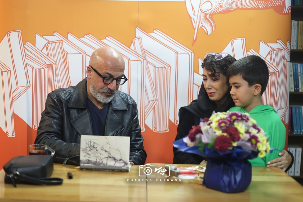 «امیر آقایی» از کتاب شعر جدیدش رونمایی کرد + تصاویر کتاب شعر «در تقدیر درخت» امیر آقایی