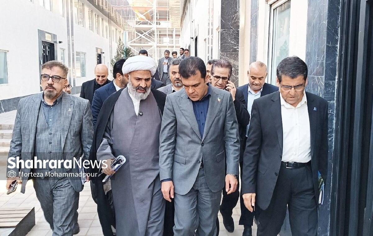 معاون علمی فناوری رئیس‌جمهور گفت: خراسان رضوی جایگاه بسیار مهمی در حوزه فناوری‌های دانش‌بنیان کشور دارد؛ به‌طوری که پس از تهران، دومین حوزه فناورانه بزرگ کشور است و بالغ بر ۱۵۰۰ محصول در ۲۵۰۰ شرکت دانش‌بنیان این استان به بازار ارائه می‌شود.