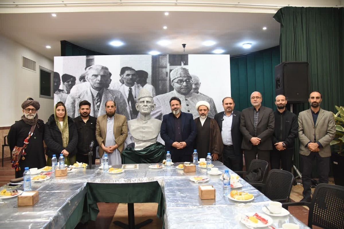 با حضور فعالان هنر و رسانه پاکستانی، توسط معاون شهردار و با حضور رییس دفتر نمایندگی سازمان فرهنگ و ارتباطات اسلامی خراسان رضوی از سردیس محمد علی جناح رونمایی شد.