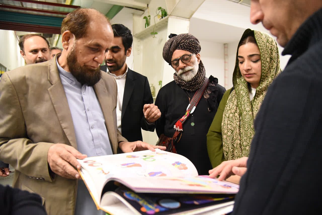 رونمایی از سردیس محمدعلی جناح با حضور فعالان رسانه و هنر پاکستانی رونمایی از سردیس محمدعلی جناح با حضور فعالان رسانه و هنر پاکستانی