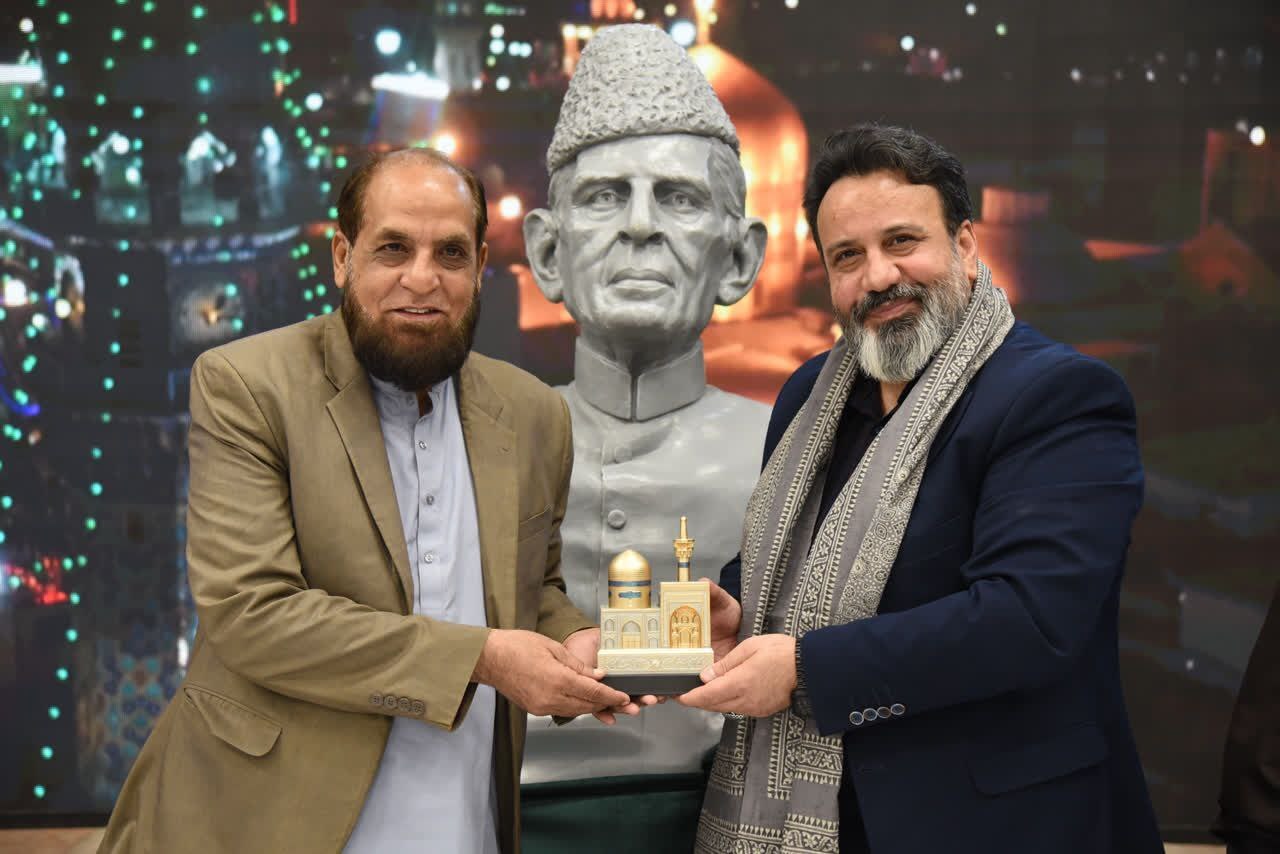 رونمایی از سردیس محمدعلی جناح با حضور فعالان رسانه و هنر پاکستانی رونمایی از سردیس محمدعلی جناح با حضور فعالان رسانه و هنر پاکستانی