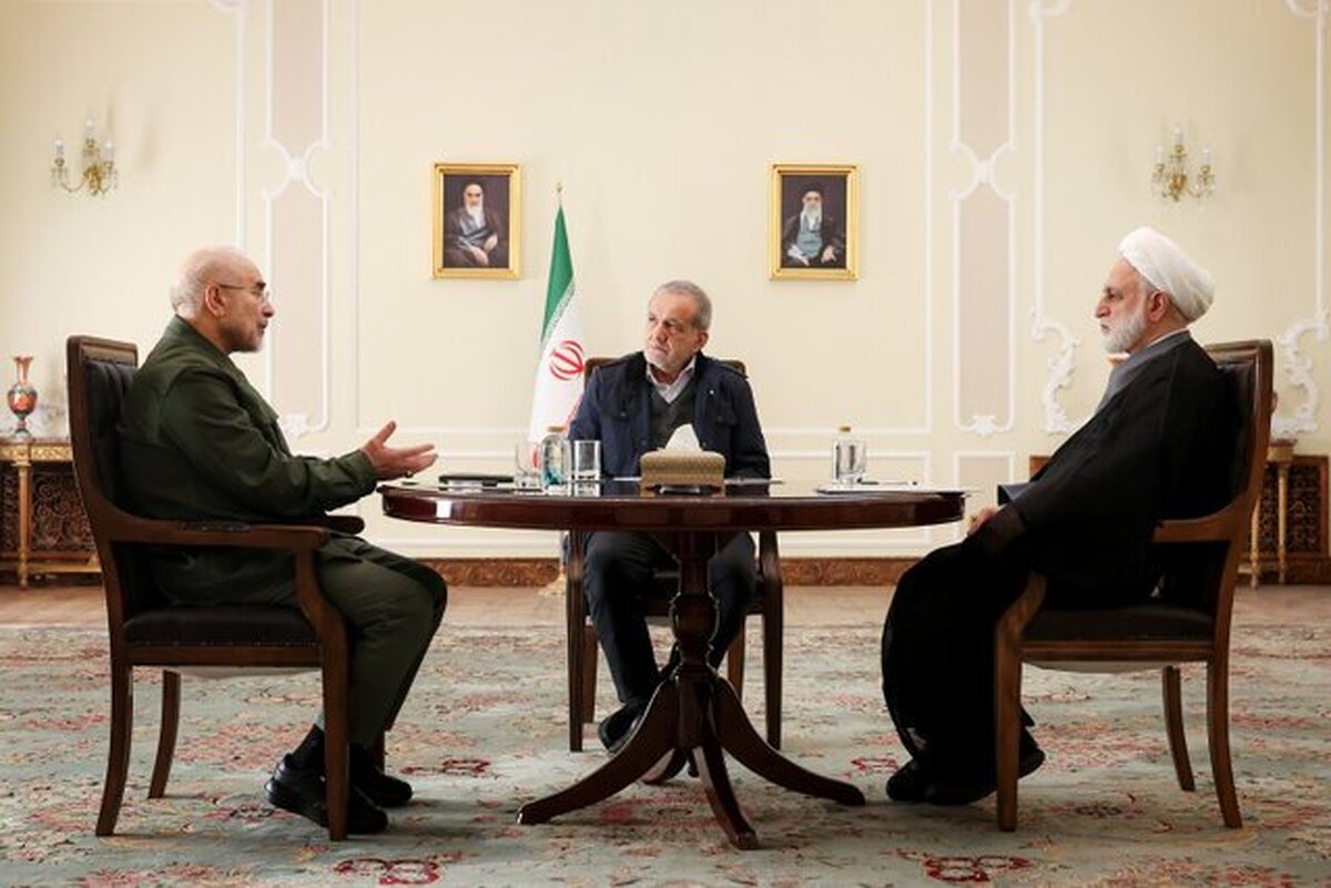 نشست مشترک سران قوای مجریه، مقننه و قضائیه برگزار شد.