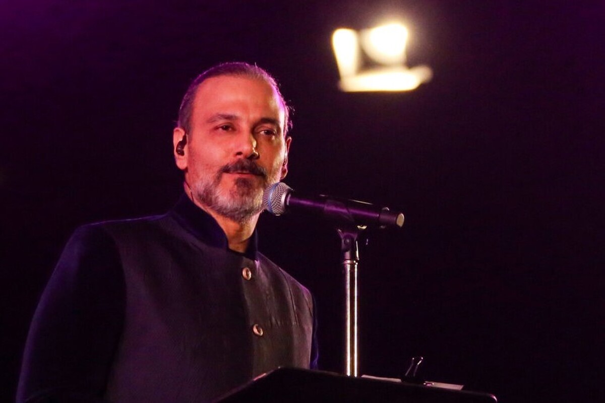 علیرضا قربانی خواننده شناخته شده کشورمان تیتراژ سریال «هزار و یک شب» به کارگردانی مصطفی کیایی را خواند.