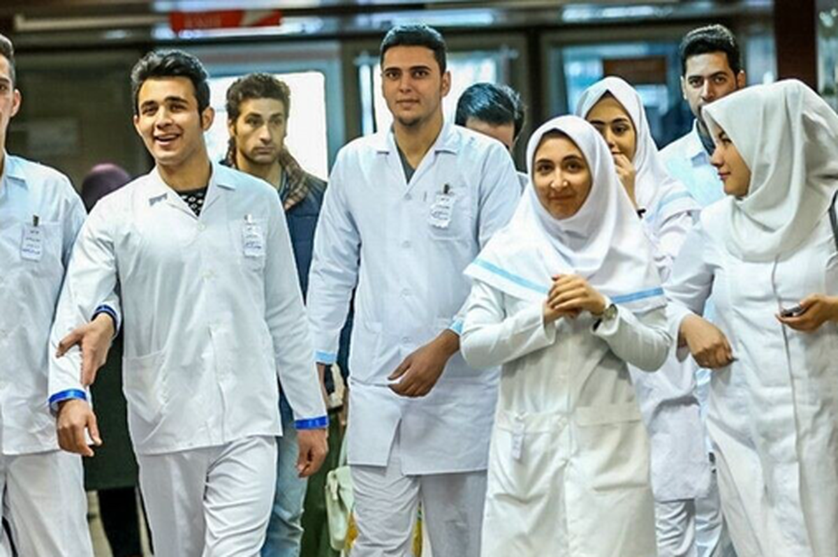 در شرایطی که وزارت بهداشت برای افزایش ظرفیت رشته‌های پزشکی با محدودیت امکانات روبه‌روست، دیوان عدالت اداری با تحصیل همزمان دانشجویان علوم پزشکی در ۲ رشته موافقت کرد.