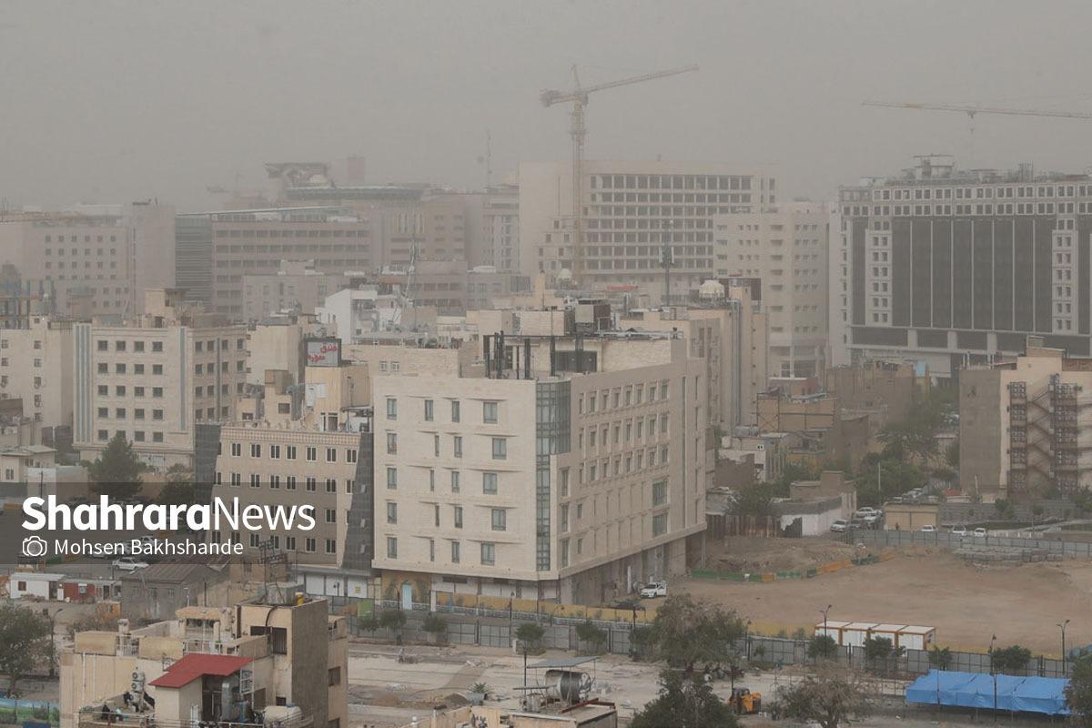 کلان‌شهر مشهد مدت‌ها درگیر آلودگی‌های فسیلی است و این روز‌ها نفس‌کشیدن سخت و سخت‌تر می‌شود.