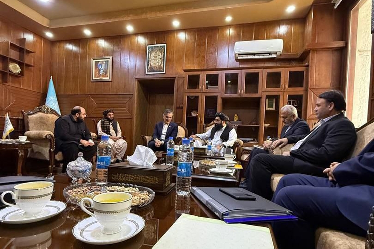 در نشست مشترک با حضور استاندار خراسان رضوی، رئیس کل بانک مرکزی ایران و رئیس بانک مرکزی افغانستان، راه‌های توسعه مراودات بانکی و بررسی ایجاد شعبه بانک‌های افغانستان در مناطق آزاد ایران مورد بحث قرار گرفت.