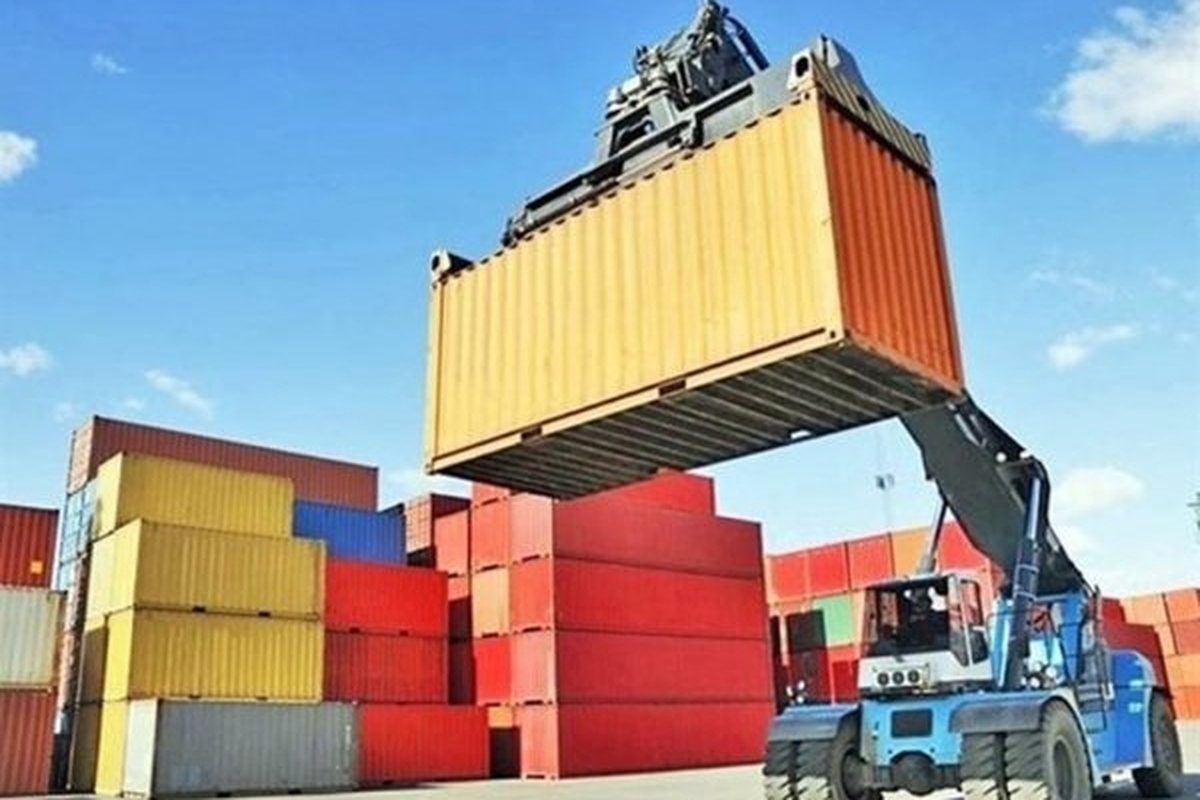 بر اساس داده‌های گمرک ایران، تجارت خارجی کشور در هشت ماهه امسال ۱۳۱ میلیون و ۵۴ هزار تن به ارزش ۷۶ میلیارد و ۵۳۷ میلیون دلار بوده است.