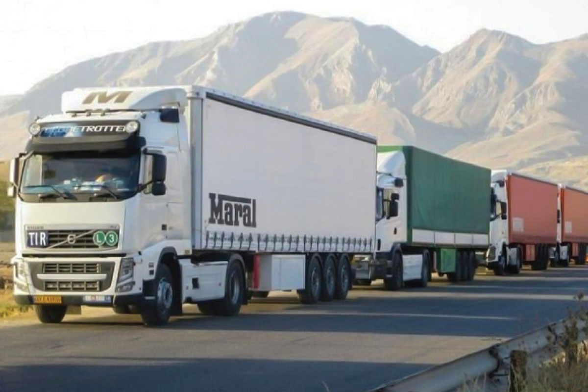 در آستانه سال جدید میلادی و رونق بازار‌هایی که مقصد کالا‌های صادراتی هستند، کارت‌های بازرگانی برخی تجار تعلیق شده است.