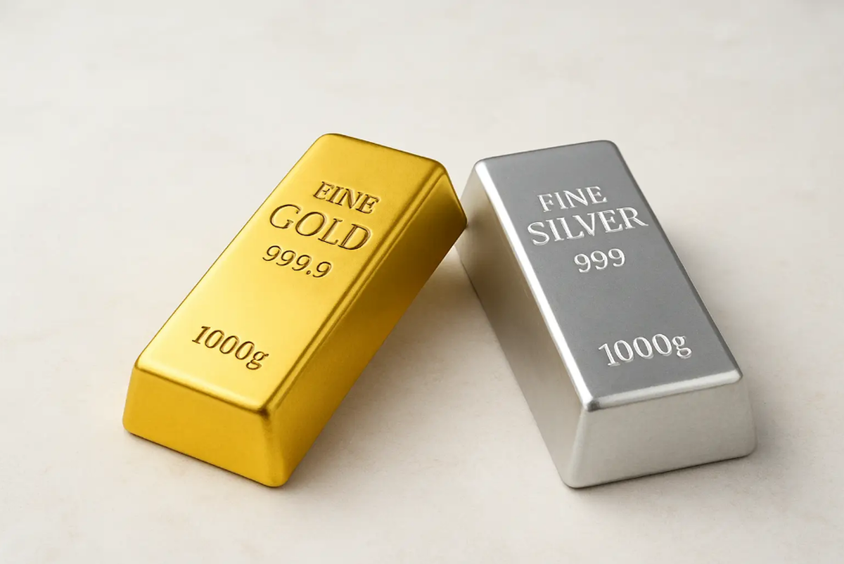 کارشناس بازار‌های مالی به بررسی آینده قیمت اونس جهانی طلا و نقره و اصلاح قیمتی آن‌ها پرداخته و معتقد است: در حالی که طلا جهانی با سقف خود فاصله ۳،۵٪ دارد، اما نقره در حال سقف شکنی است.