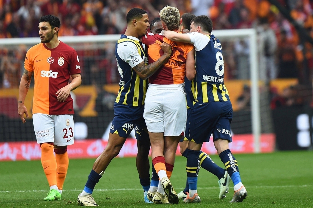 تیم‌های فوتبال فنرباغچه و گالاتاسرای مهم‌ترین بازی سوپرلیگ ترکیه را برگزار می‌کنند.