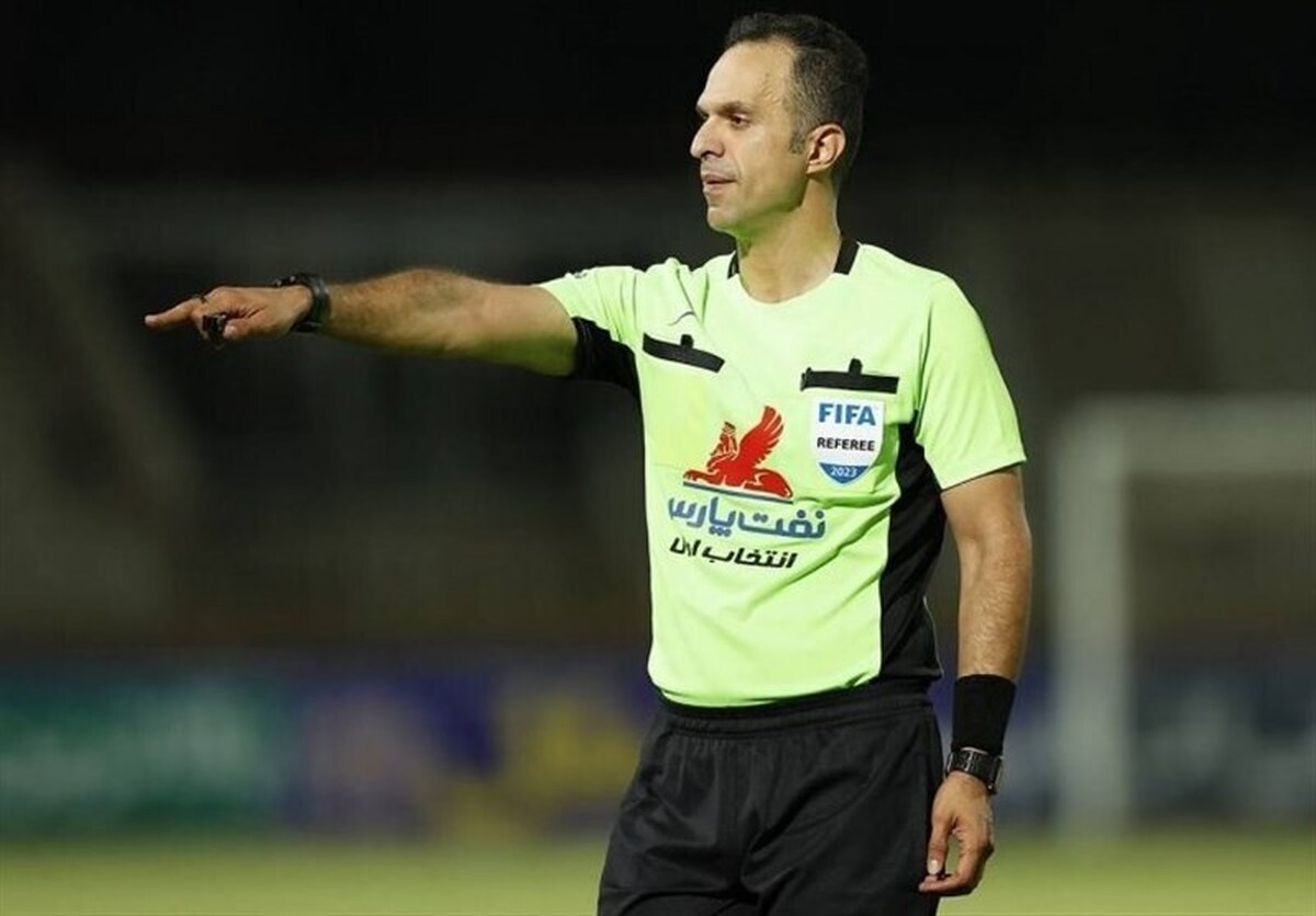 کارشناس داوری فوتبال تحلیل عملکرد تیم داوری مسابقه استقلال و فولاد خوزستان پرداخت.